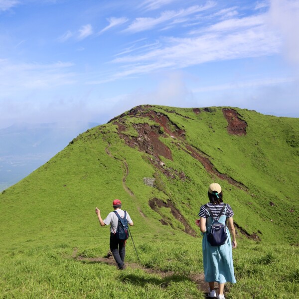 【🌞Asakatsu(Morning activity)】Climbing Mt.Kishima and visiting Mt. Nakadake crater ~ Limited to April to October~